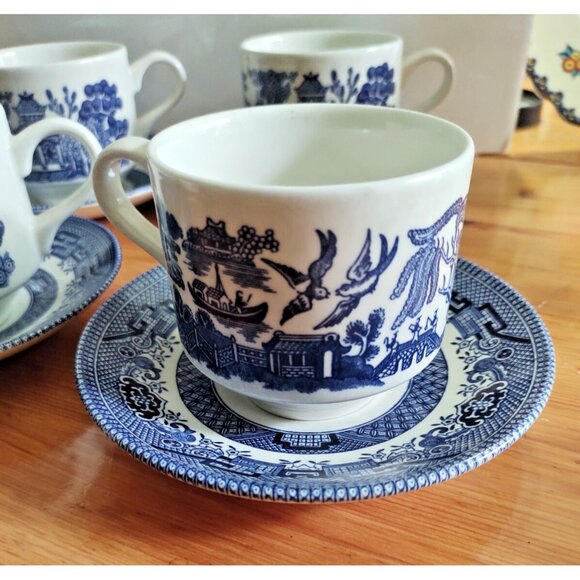 Blue Willow Porcelain Teacup and Saucer sets(4) Churchill England - Picture 6 of 15